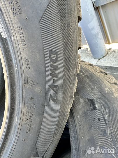 Bridgestone Blizzak DM-V2 255/55 R20 110T