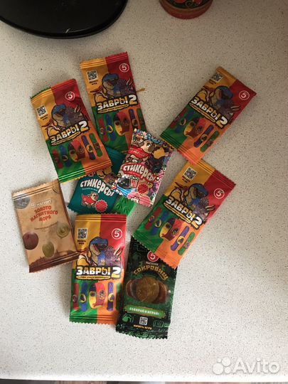 Завры стикерсы монеты