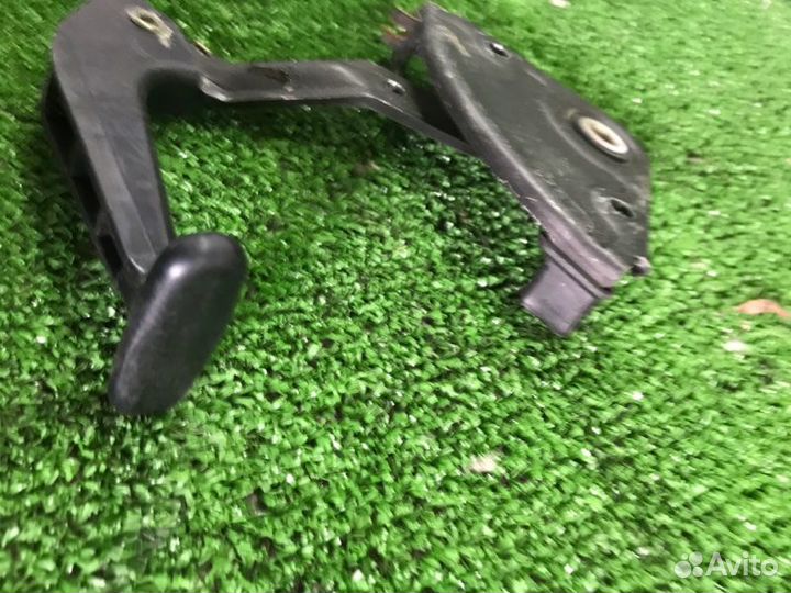 Ручка открывания капота Audi A8 Quattro D2 ABZ