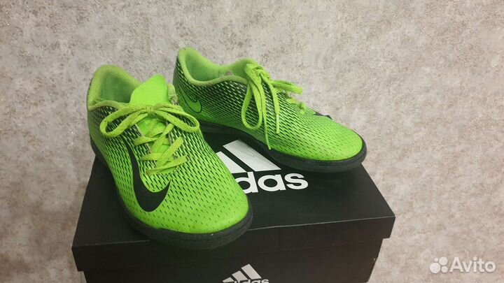 Футбольные бутсы adidas