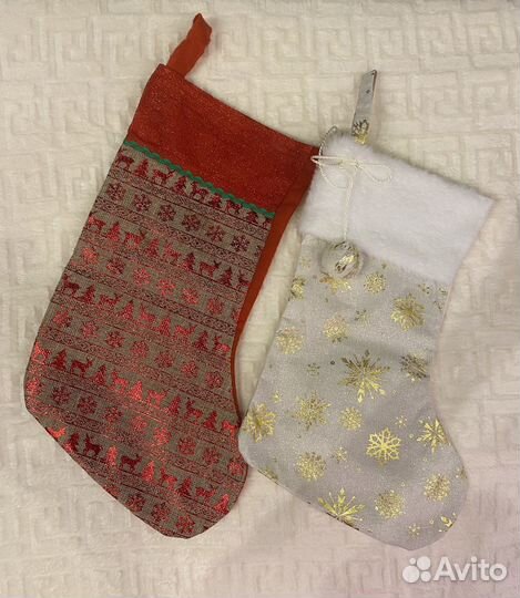 Новогодние игрушки шары бусы носки