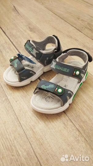 Новые светящиеся босоножки сандалии р 24