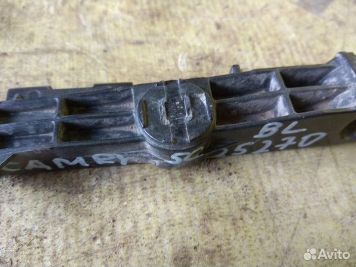 Кронштейн заднего бампера левый Toyota Camry 50