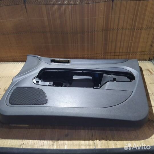 Обшивка боковой двери передняя правая Ford Focus 2