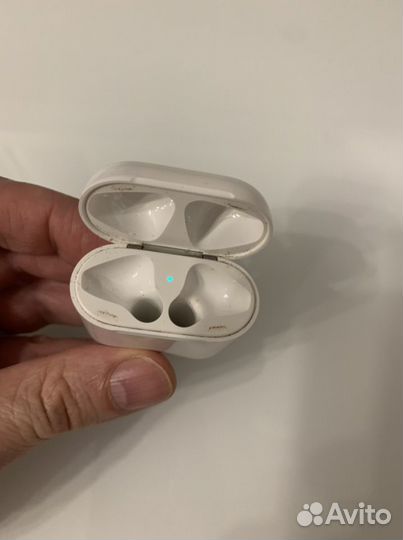 Зарядный футляр от Apple AirPods 2 (A1602), Белый