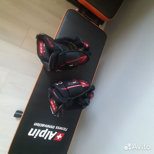 Хоккейная форма, шорты и перчатки