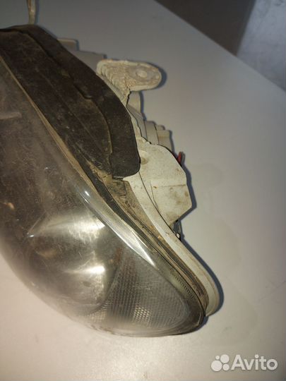 Фара левая с дефектами Kia Spectra
