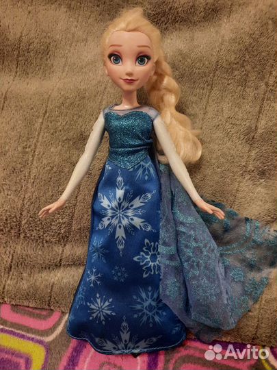 Кукла холодное сердце, поёт и светится платье