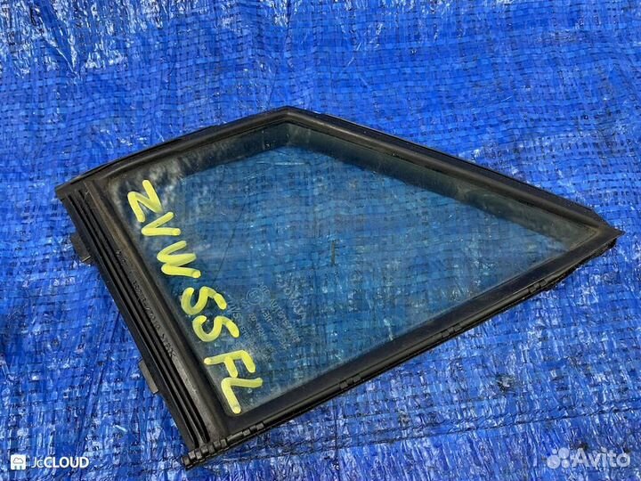 Стекло двери на toyota prius ZVW55 2zrfxe