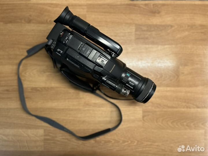 Кассетная VHS видеокамера Panasonic G120