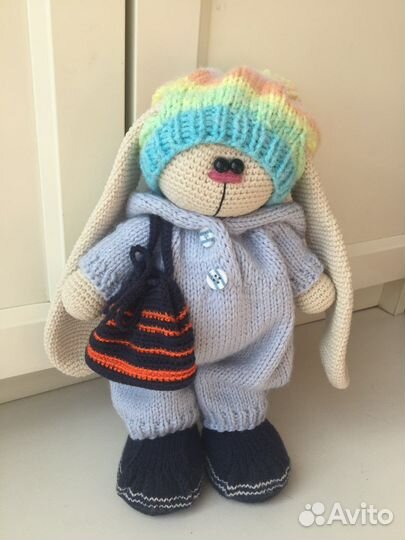 Заяц вязаный