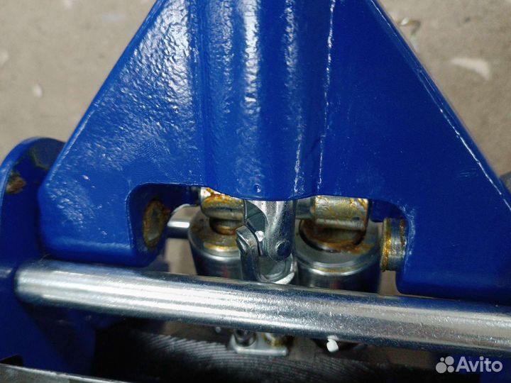 Домкрат шиномонтажный подкатной 3 тонны Rossvik