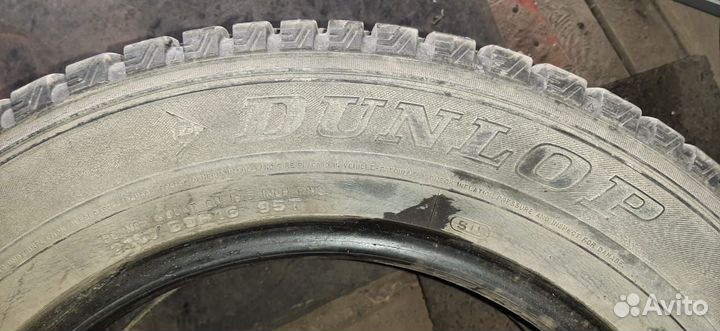 Dunlop SP Winter Ice 01 215/60 R16