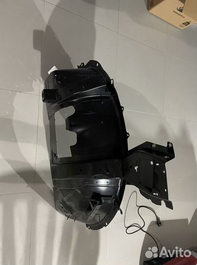 Внутренняя часть арки колеса porsche 9Y0809851Y