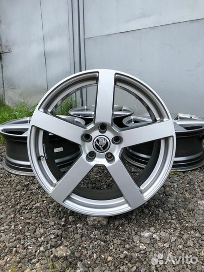 Диски R18 5x112 Vossen