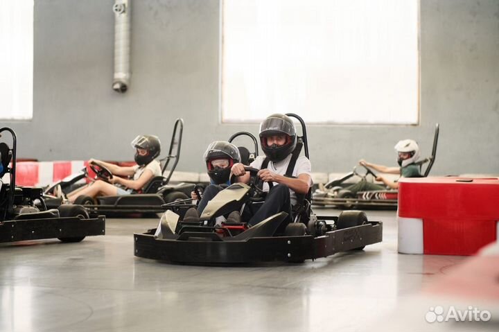 Скоростной тандем. Заезд на крытом картинге