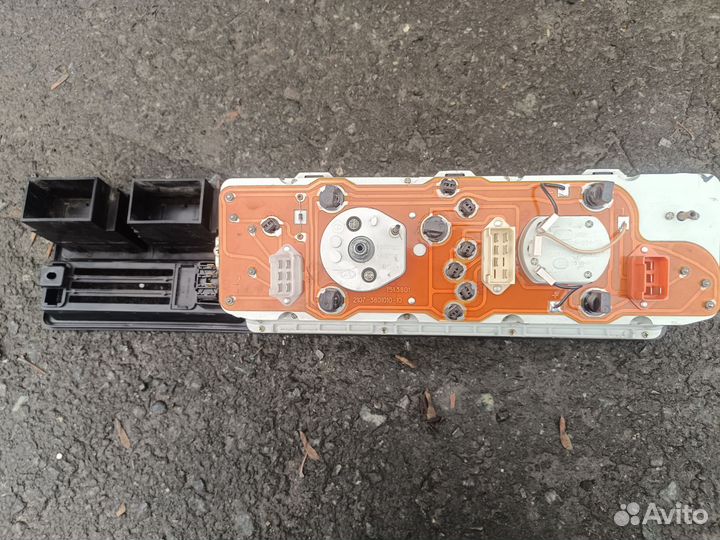 Щиток приборов ваз 2107 2104, карб