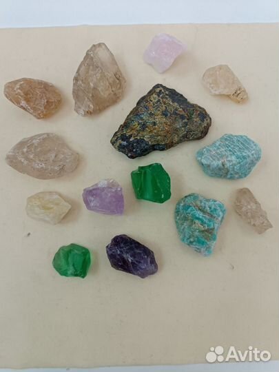 Натуральные камни все сразу одним лотом