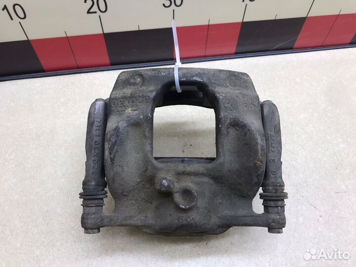 Суппорт передний левый Месредес GLA 156