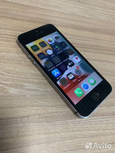 iPhone SE, 32 ГБ