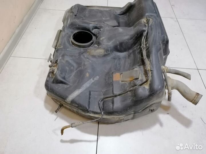 Бак топливный (бензобак) Mitsubishi Carisma 2000г