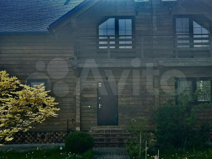 Коттедж 200 м² на участке 16 сот.