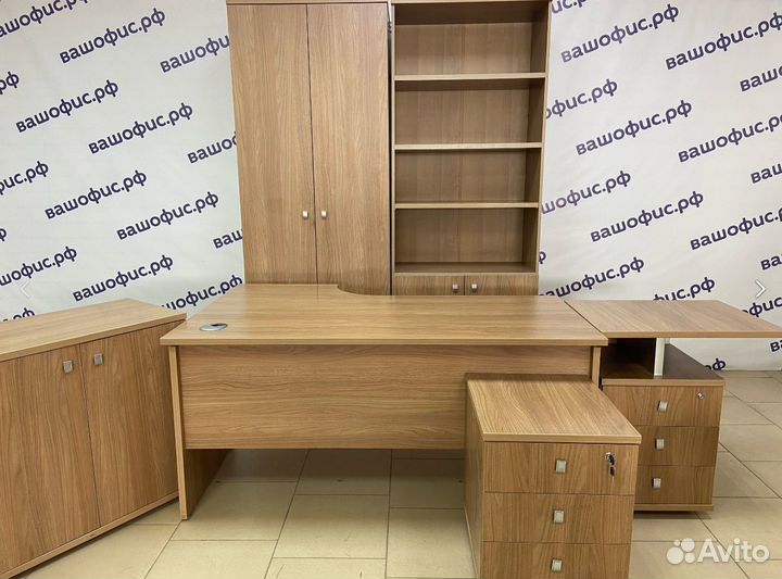 Офисная мебель и техника