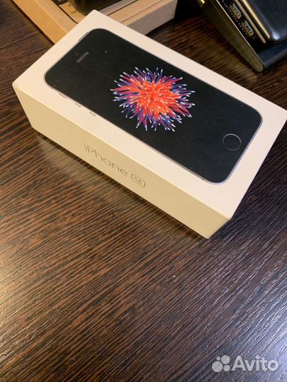 iPhone SE, 32 ГБ