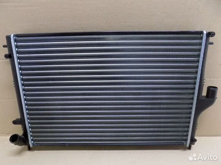 Радиатор охлаждения двигателя Рено Дастер 2010-нв