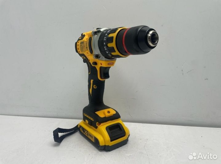 Шуруповерт DeWalt DCD796
