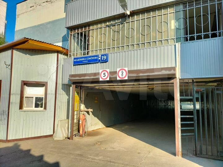Гараж, > 30 м²