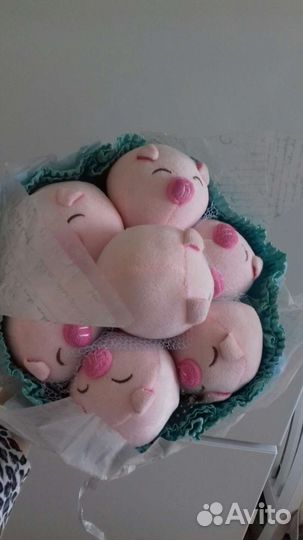 Букет из мягких игрушек свинок