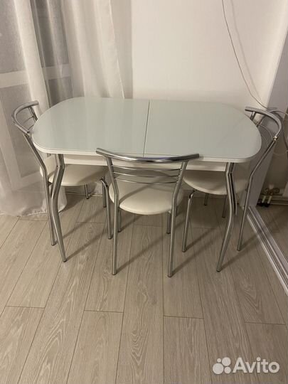 Кухонный стол и стулья бу