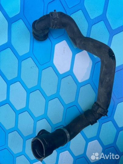 Патрубок охлаждения 03c122051BD