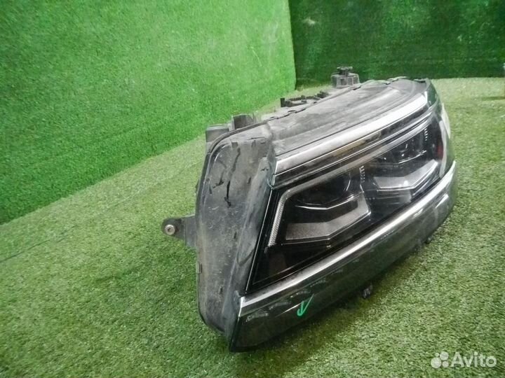 Фара левая Volkswagen Tiguan