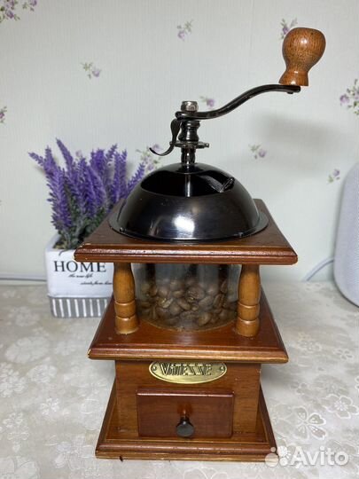 Кофемолка ручная старинная