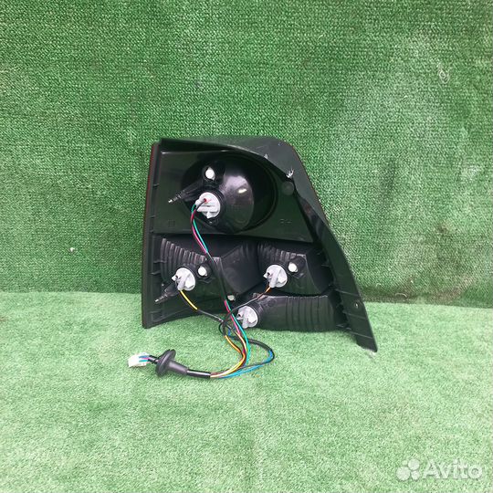 Фонарь задний правый kia sorento 1