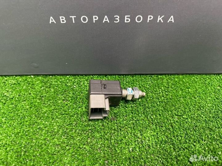 Датчик включения стоп-сигнала Kia Ceed 1 Ed Hb 1.6