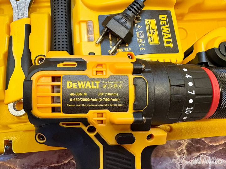 Шуруповерт dewalt + большой набор инструментов