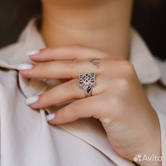 Новое стильное кольцо Loewe с фианитами