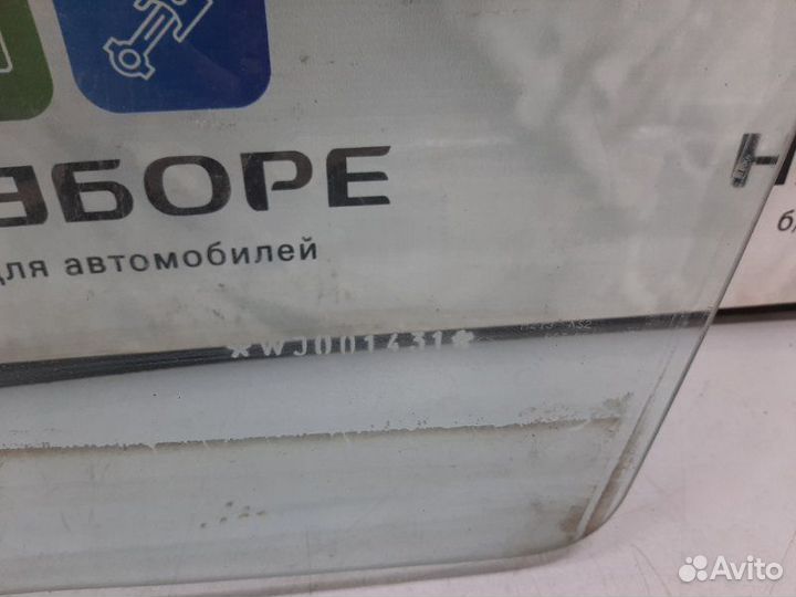 Стекло двери переднее левое Mitsubishi Pajero 2
