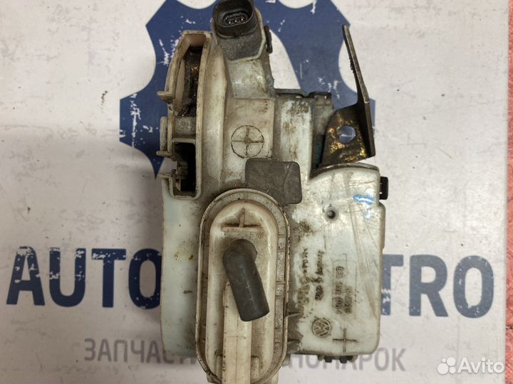 Замок двери передний левый VW 1H0862153
