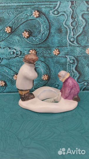 Фарфоровые статуэтки Большая стирка