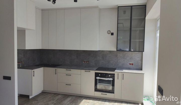 Кухня с витражами на заказ