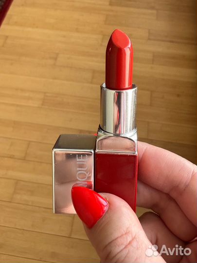 Clinique помада