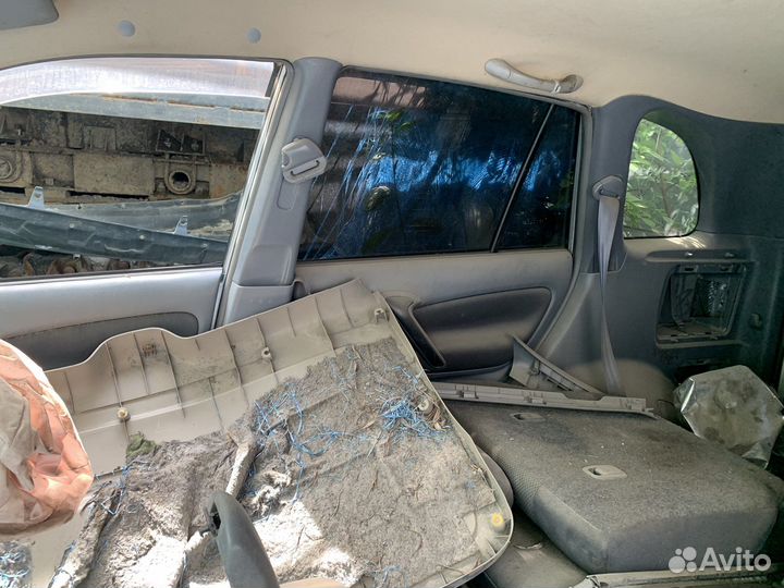 Продам битый Тойота Рав 4