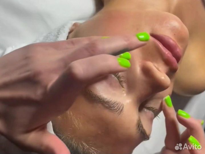 Массаж лица и зоны декольте