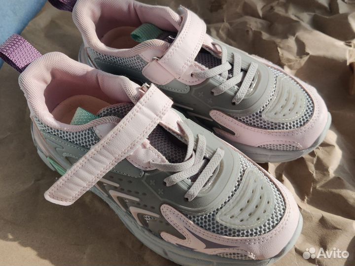 Кроссовки детские