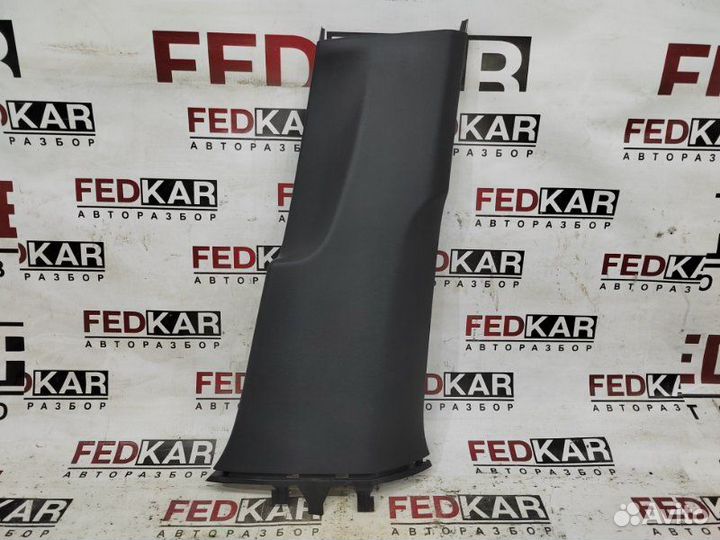 Накладка средней стойки правая Volkswagen Passat