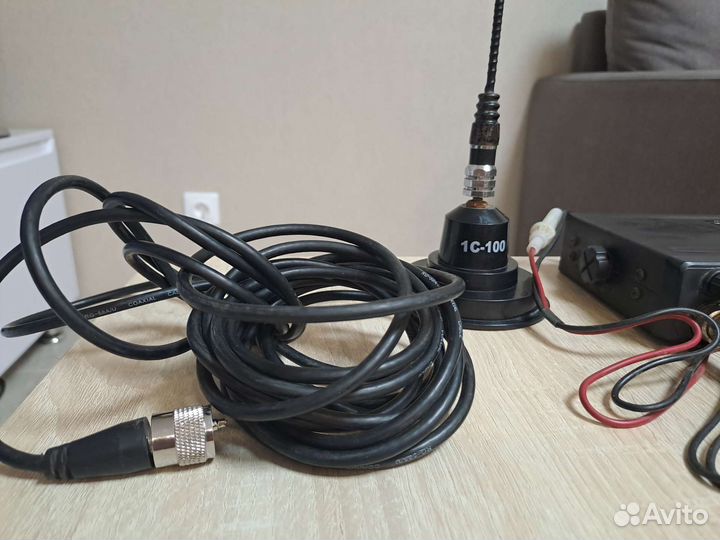 Автомобильная рация с антенной